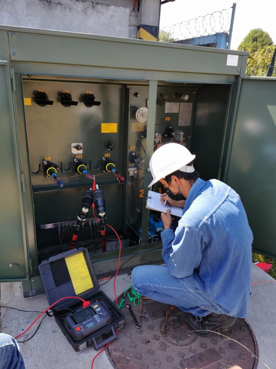 Pruebas y mantenimiento en transformador eléctrico